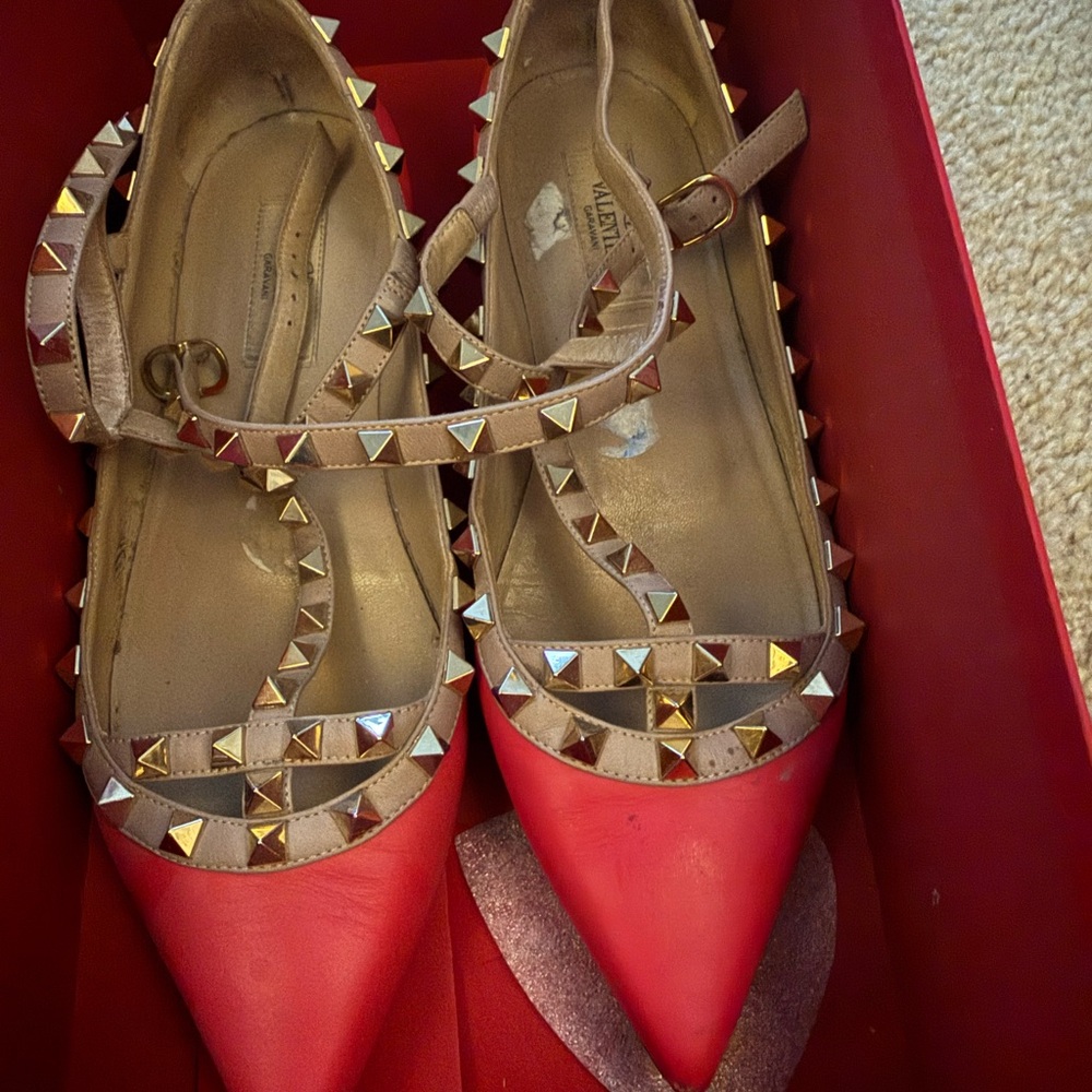 Authentic Valentino Garavani Fushia Rockstud Flat